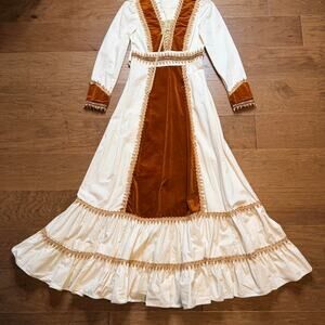 Vintage 1970s gunne sax by jessica mcclintok